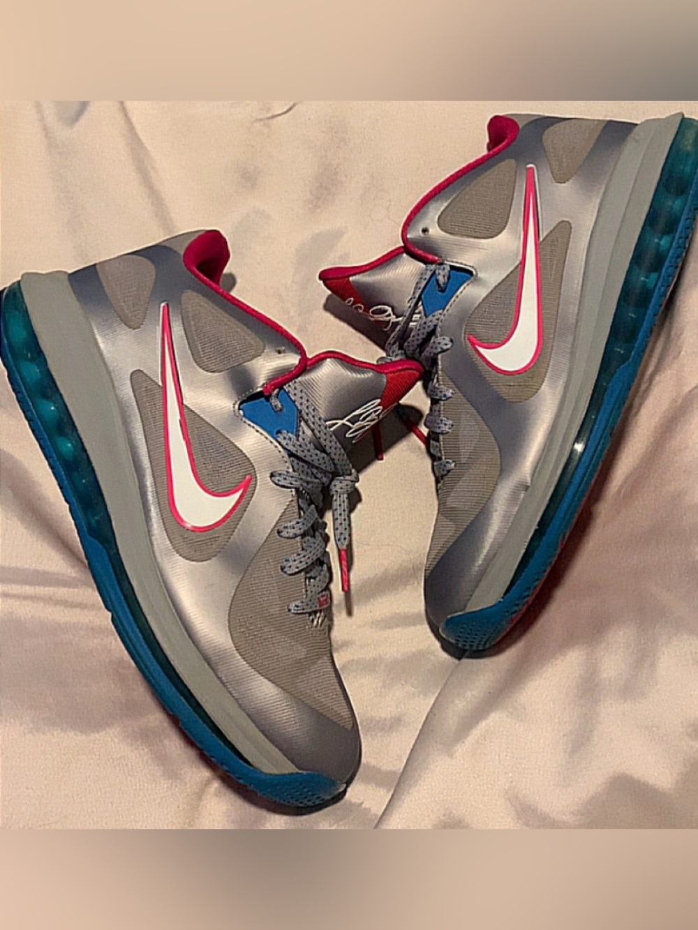 Nike LeBron 9 Low Fireberry 2012 Men’s Size 9.5 Gray Pink Blue 510811-002